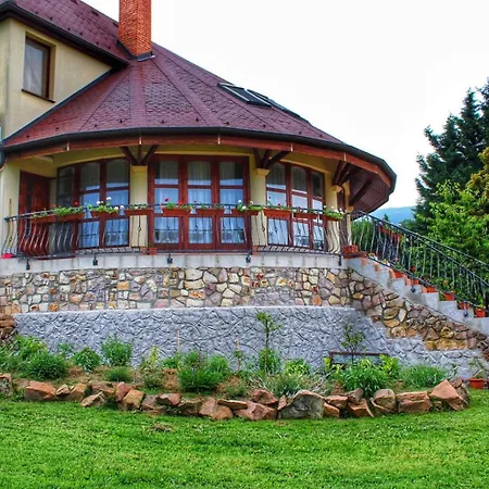 The Mountain - Hegyi Kucko Couette-café *