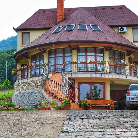 Bed & Breakfast The Mountain - Hegyi Kucko