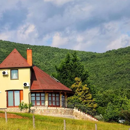 Bed & Breakfast The Mountain - Hegyi Kucko